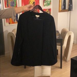 Minanwong black cape